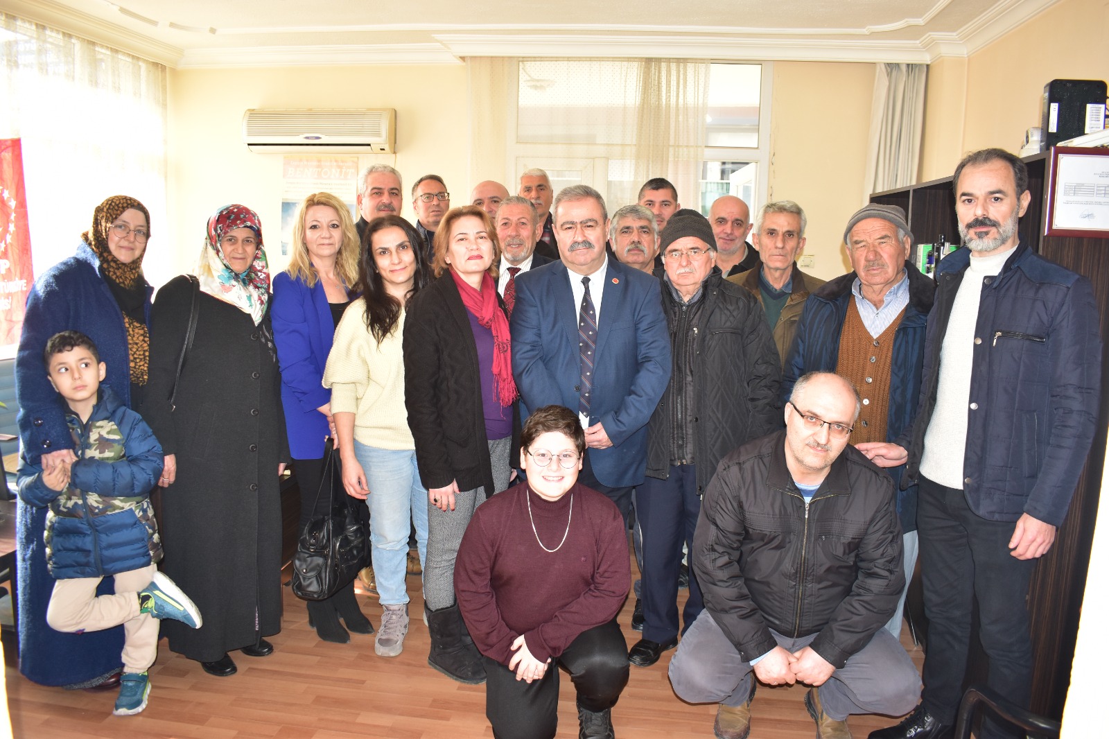 Mustafa Uslu 35 kişilik ekibi ile Bağımsız Türkiye Partisi’ne katıldı
