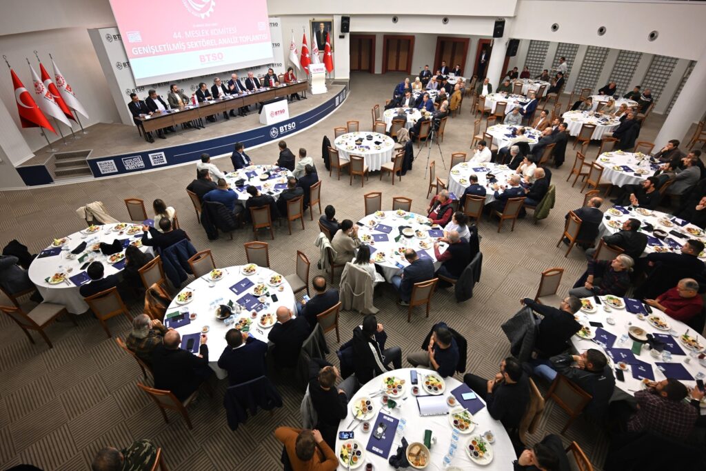 ursa Ticaret ve Sanayi Odası (BTSO) Yönetim Kurulu Başkanı İbrahim Burkay, lojistik sektörü temsilcileri ile bir araya geldi. TEKNOSAB Lojistik Teknopark Girişim Sermayesi Yatırım Fonu’nun kısa sürede 600 yatırımcıya ulaşarak, Türkiye’nin tabana yaygınlık açısından en büyük fonu haline geldiğini belirten Başkan Burkay, “Tüm payların kuruluş sermayesi bedeli karşılığında TEKNOSAB Lojistik Girişim Sermayesi Yatırım Fonu’na devrini gerçekleştirdik. Kamuoyu Aydınlatma Platformu’na (KAP) yaptığımız bildirimle birlikte şirketin yüzde 100 hissesine sahip tek ortağı fon oldu.” dedi.