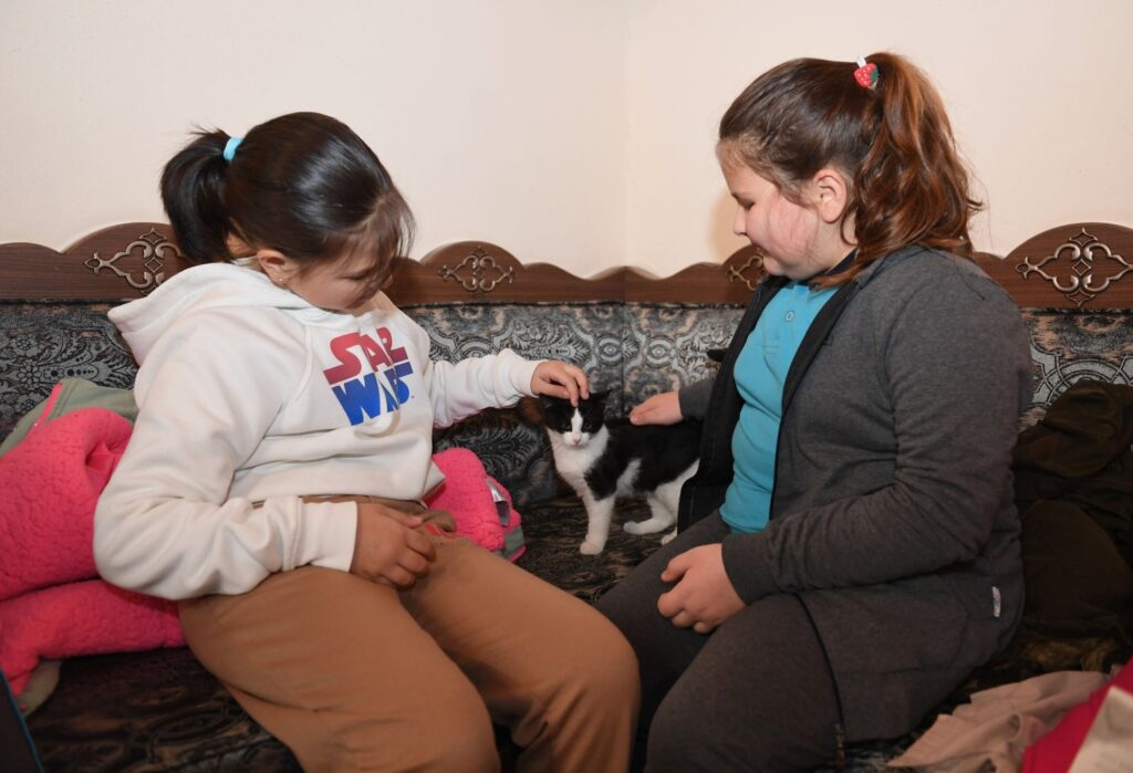 Osmangazi Belediyesi, çocuklara kitap okuma alışkanlığı ve hayvan sevgisi kazandırmak için kütüphane buluşmaları düzenliyor.  