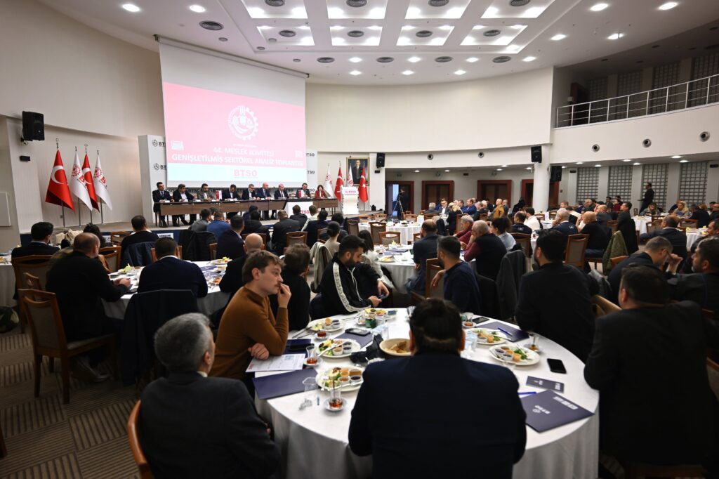 ursa Ticaret ve Sanayi Odası (BTSO) Yönetim Kurulu Başkanı İbrahim Burkay, lojistik sektörü temsilcileri ile bir araya geldi. TEKNOSAB Lojistik Teknopark Girişim Sermayesi Yatırım Fonu’nun kısa sürede 600 yatırımcıya ulaşarak, Türkiye’nin tabana yaygınlık açısından en büyük fonu haline geldiğini belirten Başkan Burkay, “Tüm payların kuruluş sermayesi bedeli karşılığında TEKNOSAB Lojistik Girişim Sermayesi Yatırım Fonu’na devrini gerçekleştirdik. Kamuoyu Aydınlatma Platformu’na (KAP) yaptığımız bildirimle birlikte şirketin yüzde 100 hissesine sahip tek ortağı fon oldu.” dedi.