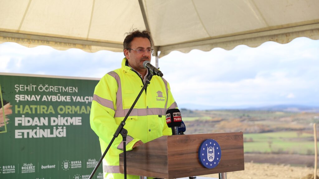  Bursa Büyükşehir Belediyesi tarafından şehit öğretmen Şenay Aybüke Yalçın adına oluşturulan hatıra ormanına 923 adet fidan dikildi.