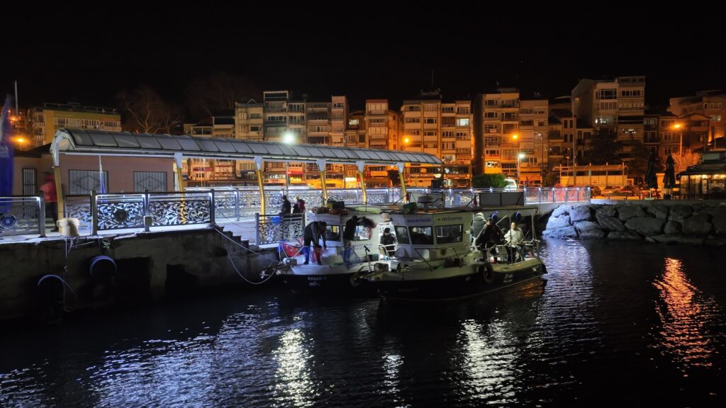 Bursa Büyükşehir Belediyesi tarafından düzenlenen ‘Balık Tutma Yarışması’nda teknelerle Marmara Denizi’ne açılan balıkçılar, en fazla balığı tutarak birinci gelebilmek için kıyasıya yarıştı.