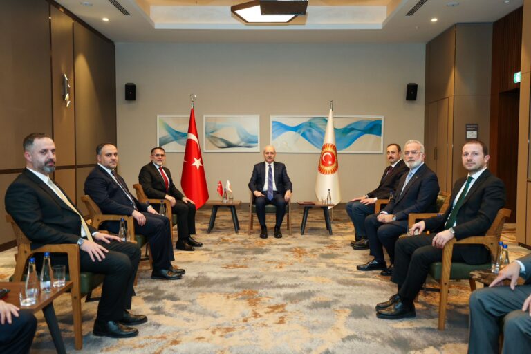 TBMM Başkanı Numan Kurtulmuş’un başkanlığını yaptığı AK Parti Bursa Milletvekili ve Kuzey Makedonya Dostluk Grubu Başkanı Ahmet Kılıç’ın da yer aldığı heyet, dost ve kardeş ülke Kuzey Makedonya’da bir dizi ziyaretler gerçekleştirdi.