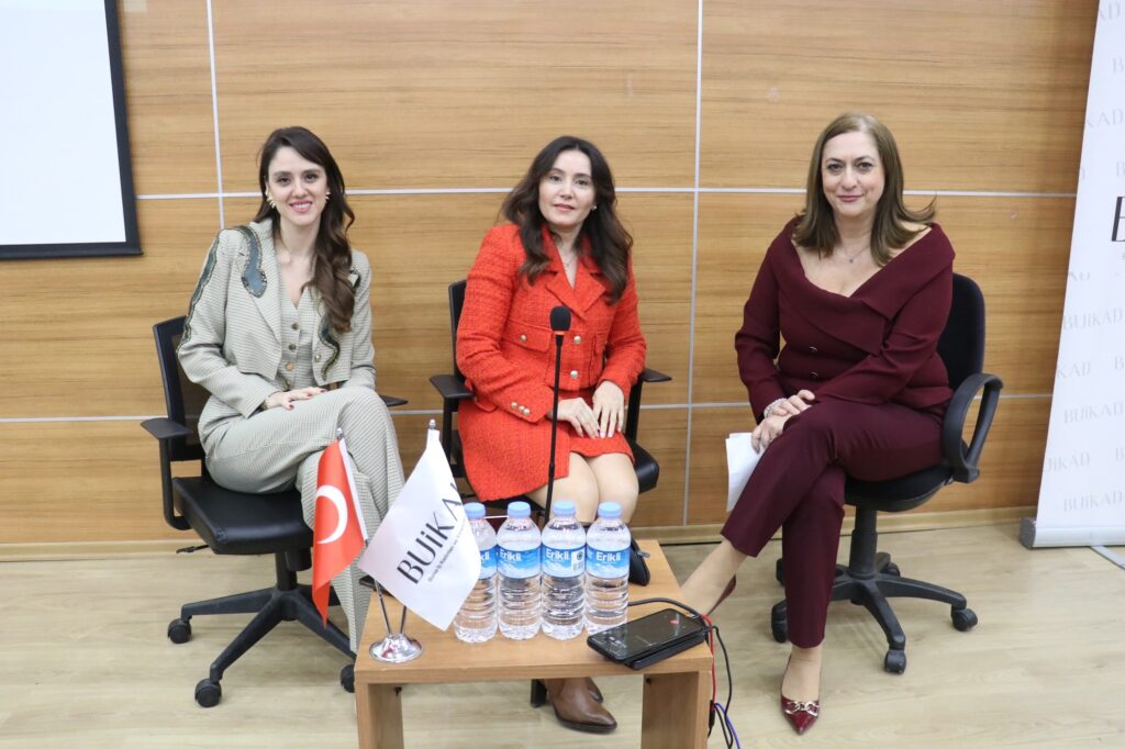 Bursa İş Kadınları ve Yöneticileri Derneği (BUİKAD) ve Bursa Uludağ Üniversitesi Kariyer Uygulama ve Araştırma Merkezi tarafından düzenlenen "Kariyer Planlama ve Girişimcilik" seminerleri, iş dünyasının başarılı kadınları ile üniversiteli öğrencileri bir araya getirdi.