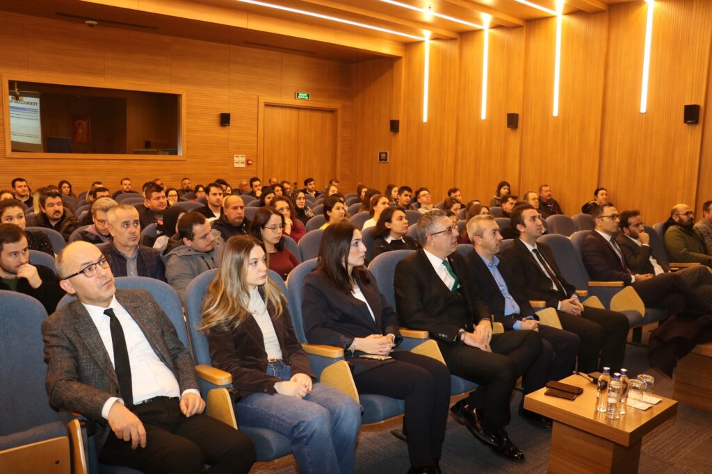 Geçtiğimiz yıl Yeşil OSB unvanını kazanan Nilüfer Organize Sanayi Bölgesi (NOSAB), bu kapsamda 2024 yılı içerisinde gerçekleştirmesi gereken eğitimleri Bursa Çevre Mühendisleri Odası (ÇMO) ve NOSAB Akademi'nin ortak düzenledikleri seminerle tamamladı.