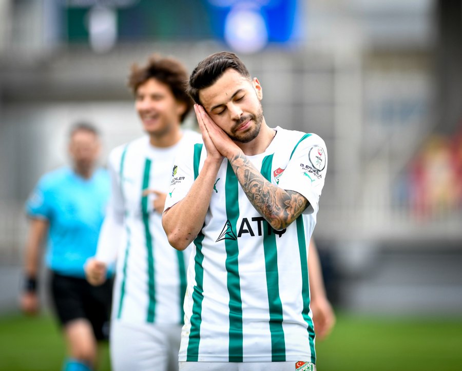 Bursaspor ligin 14. haftasında deplasmanda konuk olduğu Bornova 1877'yi 7-1 yenerek 14 hafta sonunda puanını 38'e yükseltti.