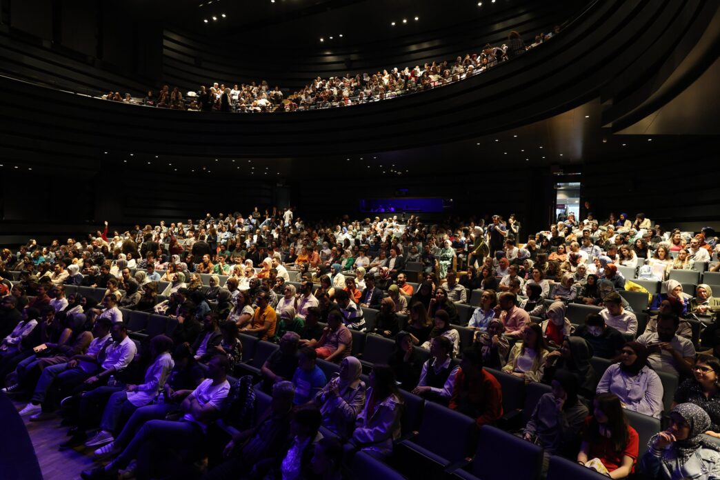 Konya Büyükşehir Belediyesi Şehir Tiyatrosu, Konya’nın kültür ve sanat hayatına önemli katkıda bulunuyor.