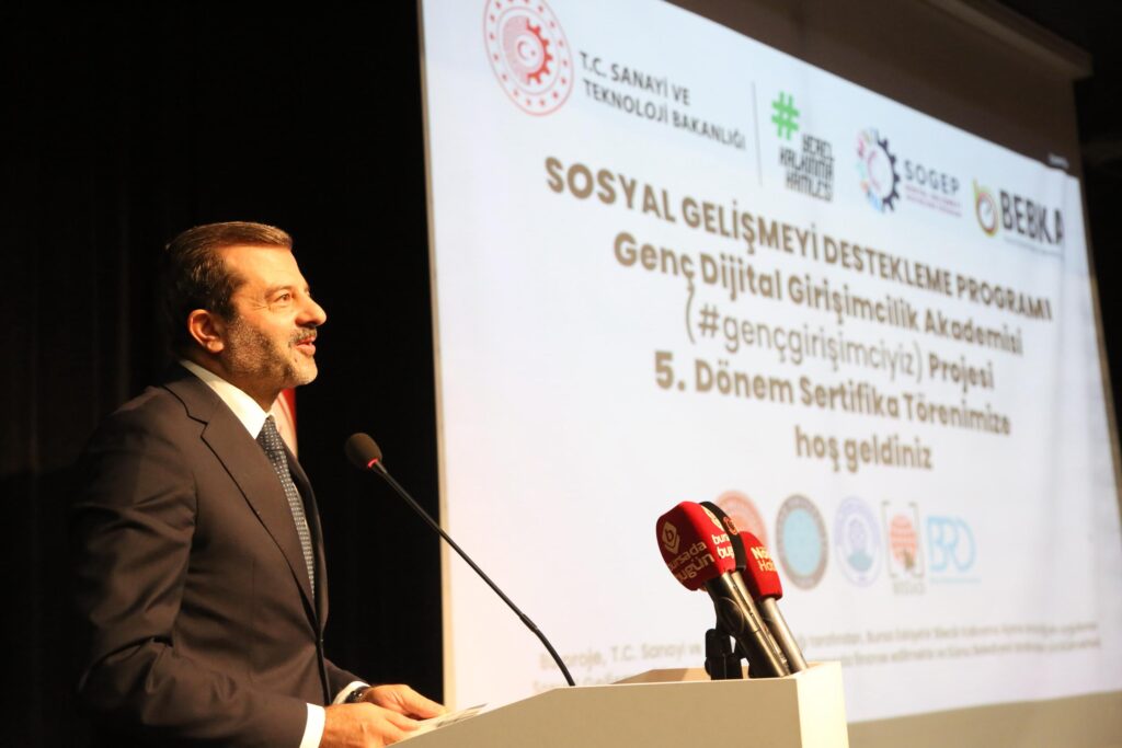 Gürsu Belediyesi’nin Kollektif Kariyer Merkezi çatısı altında sürdürülen Genç Girişimciyiz Projesi, beşinci dönem kursiyerlerini verdi. “E-Ticaret ve Dijital Pazarlama Becerileri ile Gençlerin-Kadınların İstihdamını ve Girişimciliğini Arttırmak” temalı proje kapsamında, 2500 vatandaşa direkt fayda sağlandı.