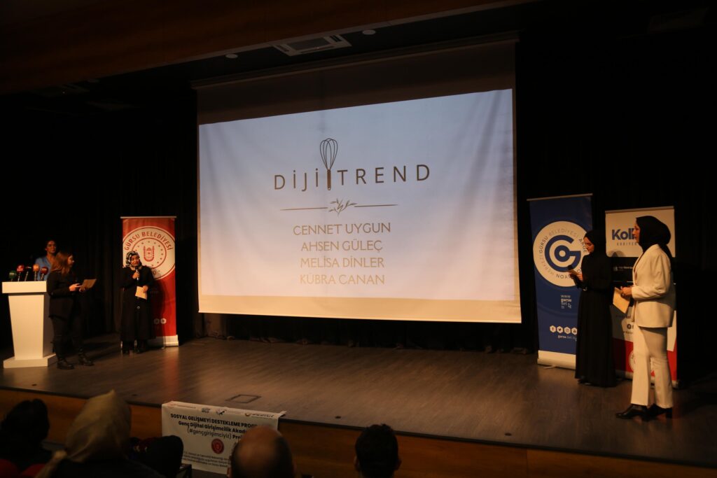 Gürsu Belediyesi’nin Kollektif Kariyer Merkezi çatısı altında sürdürülen Genç Girişimciyiz Projesi, beşinci dönem kursiyerlerini verdi. “E-Ticaret ve Dijital Pazarlama Becerileri ile Gençlerin-Kadınların İstihdamını ve Girişimciliğini Arttırmak” temalı proje kapsamında, 2500 vatandaşa direkt fayda sağlandı.