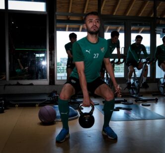 Bursaspor, devre arası çalışmalarını Teknik Direktörümüz Pablo Martin Batalla gözetiminde sabah saatlerinde Özlüce İbrahim Yazıcı Tesisleri’nde yaptığı antrenmanla sürdürdü.