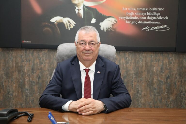 Edremit Belediye Başkanı Mehmet Ertaş, yeni yıl dolayısıyla yayımladığı mesajında 2024 yılını değerlendirerek 2025 yılına dair hedeflerini paylaştı. Mesajında, geçtiğimiz yıl yaşanan önemli olaylara ve kaybedilen değerlere de dikkat çeken Ertaş, Edremit halkına umut dolu bir yeni yıl temennisi sundu.