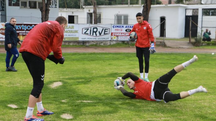 Bölgesel Amatör Lig 8. Grup'ta mücadele eden Burhaniye Belediyespor Futbol A Takımı, 2 Şubat 2025 Pazar günü saat 14.00’te Burhaniye 8 Eylül Stadı’nda oynanacak olan, ligde lider konumunda bulunan Fethiye İdman Yurdu karşılaşması için hazırlıklarına hız kesmeden devam ediyor.