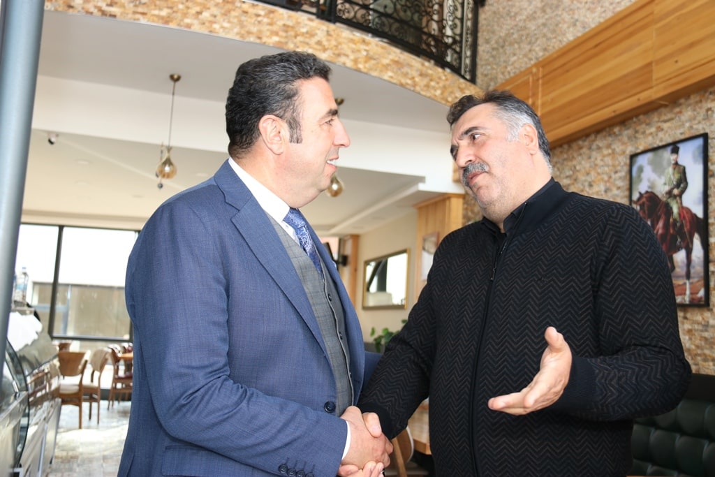 Sivas Esnaf ve Sanatkarlar Odaları Birliği Başkanı Hakan Demirgil , asgari ücretin artışı ile birlikte bağkur primlerinin ve giderlerin de arttığını ifade etti.