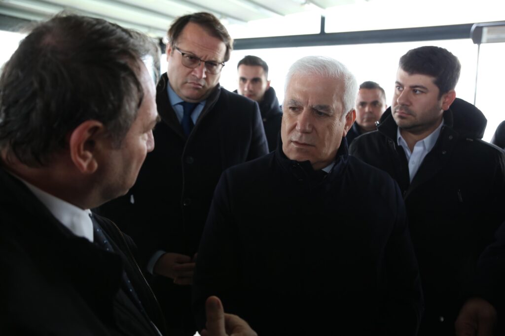  Marmara Belediyeler Birliği (MBB) ve Bursa Büyükşehir Belediye Başkanı Mustafa Bozbey, Marmara Denizi'nde tekrar görülmeye başlanan müsilaj tehdidine dikkat çekti. Gemlik Körfezi'nde incelemelerde bulunan Başkan Bozbey, atık yönetimi konusunda ciddi bir strateji geliştirilmesi gerektiğinin altını çizdi.