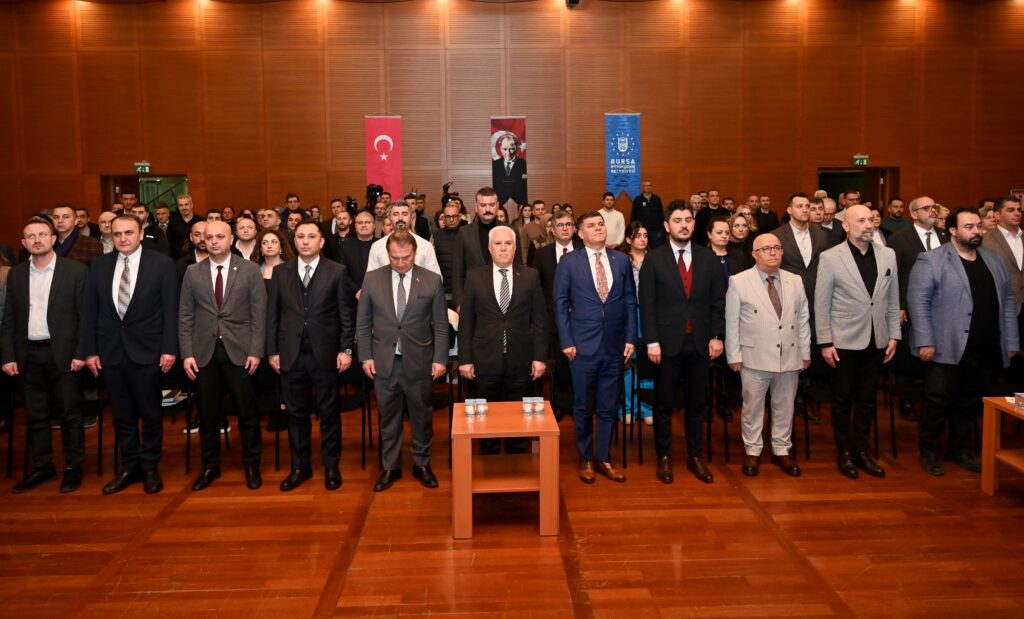 Marmara Belediyeler Birliği (MBB) ve Bursa Büyükşehir Belediye Başkanı Mustafa Bozbey, çevre yönetiminin sürdürülebilirliğinin önemine vurgu yaptı. Katı atık bedellerinin su faturaları üzerinden tahsil edildiğini hatırlatan Başkan Bozbey, “Bedelin su şirketleriyle değil, emlak vergileri üzerinden tahsil edilmesinin doğru olduğunu düşünüyorum” dedi.
