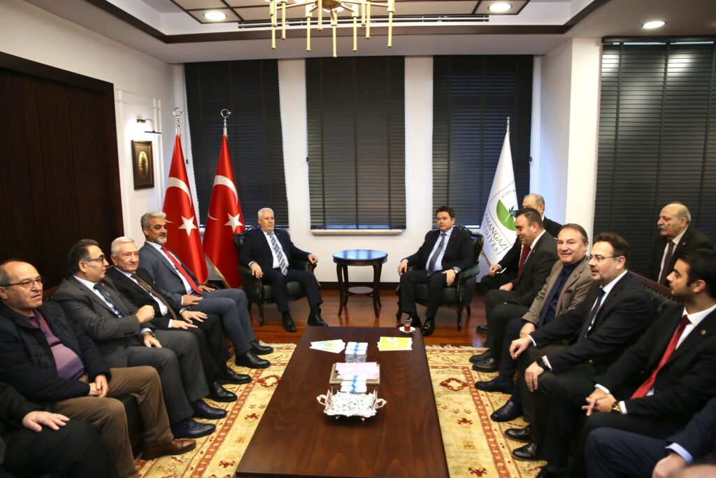 Bursa Büyükşehir Belediye Başkanı Mustafa Bozbey, Çevre, Şehircilik ve İklim Değişikliği İl Müdürlüğü’nün Doğu Arıtma Tesisi üzerinden kendilerine ceza kesmesi üzerine açıklamalarda bulundu. 9 aydır yetkilileri defalarca göreve davet ettiklerini anlatan Başkan Bozbey, çevreyi kirleten işletmeleri bildikleri halde üzerine gitmeyip, ceza kesmeyip, kapatma işlemi yapmadıklarını belirtti. Başkan Bozbey, “Ben yakında nereler olduğunu açıklayacağım. Sizler hangi kirleticilerin olduğunu biliyorsunuz. O yüzden göreve davet ediyorum” dedi.