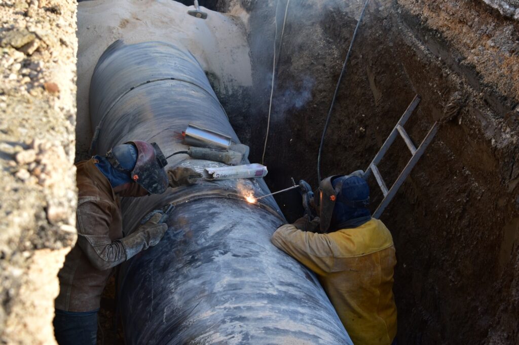 Bursa’ya 2060 yılına kadar susuzluk yaşatmayacak olan ‘Bursa Çınarcık İçme Suyu Projesi’nde çalışmalar tüm hızıyla ilerliyor. Bursa Büyükşehir Belediye Başkanı Mustafa Bozbey, “Çınarcık Barajı tam kapasitesiyle devreye girdiğinde Bursa’nın mevcut günlük içme suyu kapasitesine, 300 bin metreküplük daha arıtılmış içme suyu rezervi sağlamış olacağız” dedi.