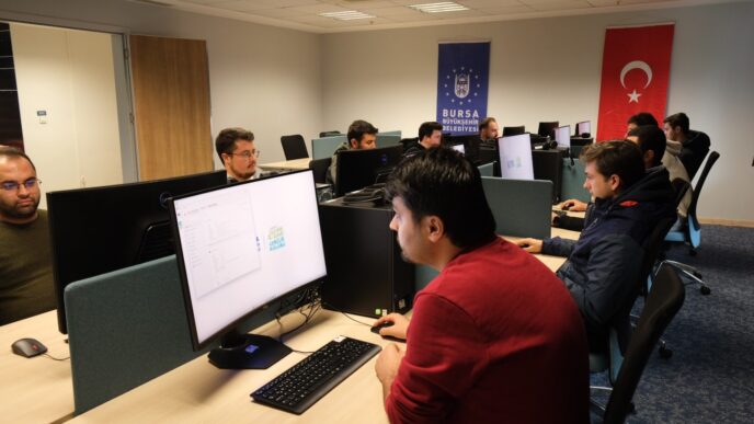 Birleşmiş Milletler Kalkınma Programı (UNDP) ve Türkiye Belediyeler Birliği (TBB) iş birliğinde yürütülen ‘Bugünün Gençleri Geleceğin Meslekleri’ projesi kapsamında Büyükşehir Belediyesi Görükle Gençlik Merkezi’nde ‘Dijital Gençlik Merkezi’ oluşturularak hizmete açıldı.