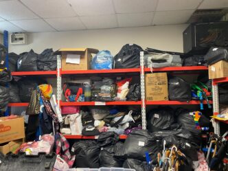 Bursa Büyükşehir Belediyesi iştiraklerinden Burulaş; Bursaray vagonlarında, belediye otobüslerinde ve BUDO deniz otobüslerinde unutulan eşyaları Osmangazi Metro İstasyonu'nda bulunan Kayıp Eşya Bürosu'nda saklıyor. Depoda muhafaza edilen malzemeler, başvuru yapan sahiplerine yetkililer tarafından teslim ediliyor.