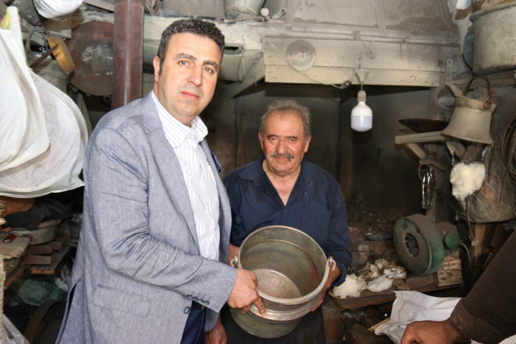 Sivas Esnaf ve Sanatkarlar Odaları Birliği Başkanı Hakan Demirgil , asgari ücretin artışı ile birlikte bağkur primlerinin ve giderlerin de arttığını ifade etti.