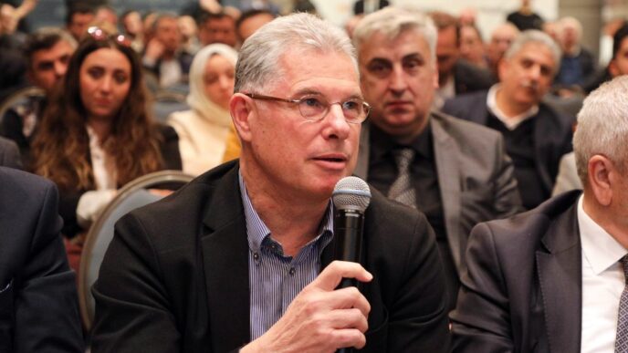 Mudanya Belediye Başkanı Deniz Dalgıç, kentsel dönüşüm sürecinde yoğunluk artışına kesinlikle izin vermeyeceklerini vurgulayarak, “Mudanya’nın geleceğini korumak bizim görevimiz” dedi.