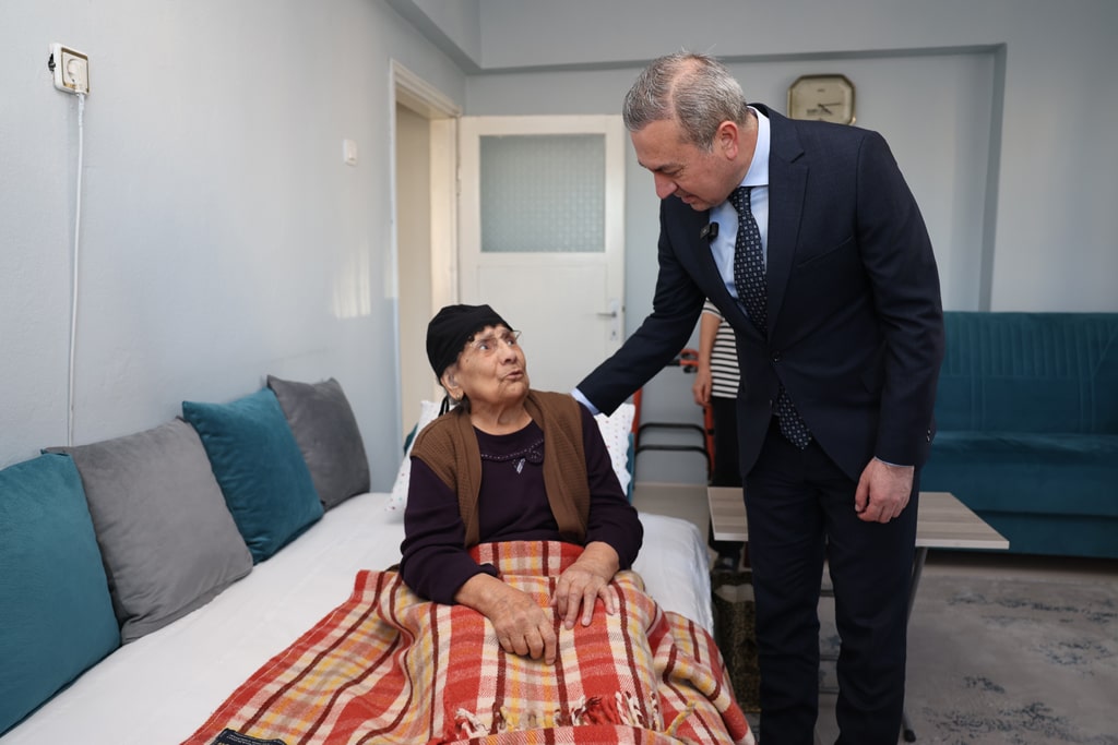 Sosyal yardım projelerine bir yenisini daha ekleyen Sivas Belediyesi, kentteki dar gelirli emekliler için aylık 2 bin TL nakit destek ödemelerine başladı.