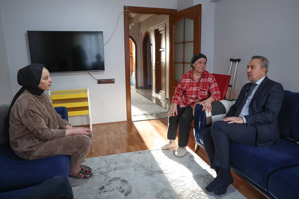 Sosyal yardım projelerine bir yenisini daha ekleyen Sivas Belediyesi, kentteki dar gelirli emekliler için aylık 2 bin TL nakit destek ödemelerine başladı.