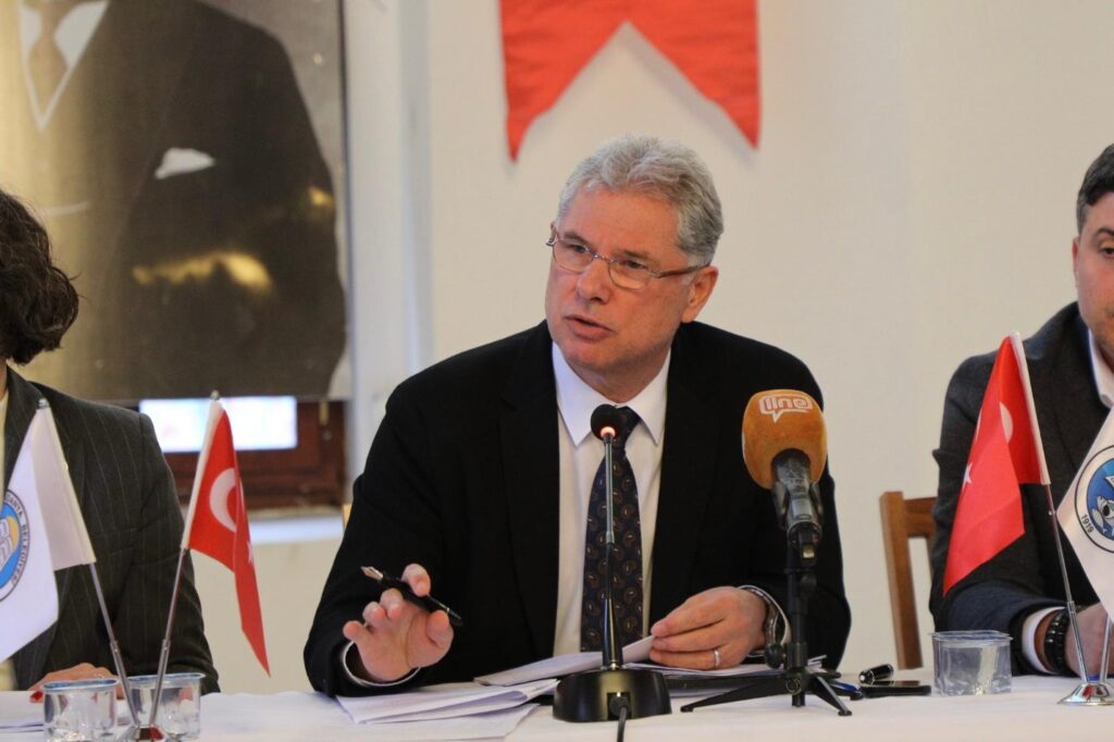 Mudanya Belediyesi, Güneş Enerji Santrali Projesi için onayı aldı. “Yeşil Belediyecilik” hedefiyle
başlatılan proje kapsamında, yıllık 2 milyon 62 bin kilowatt/saat enerji üretilecek.