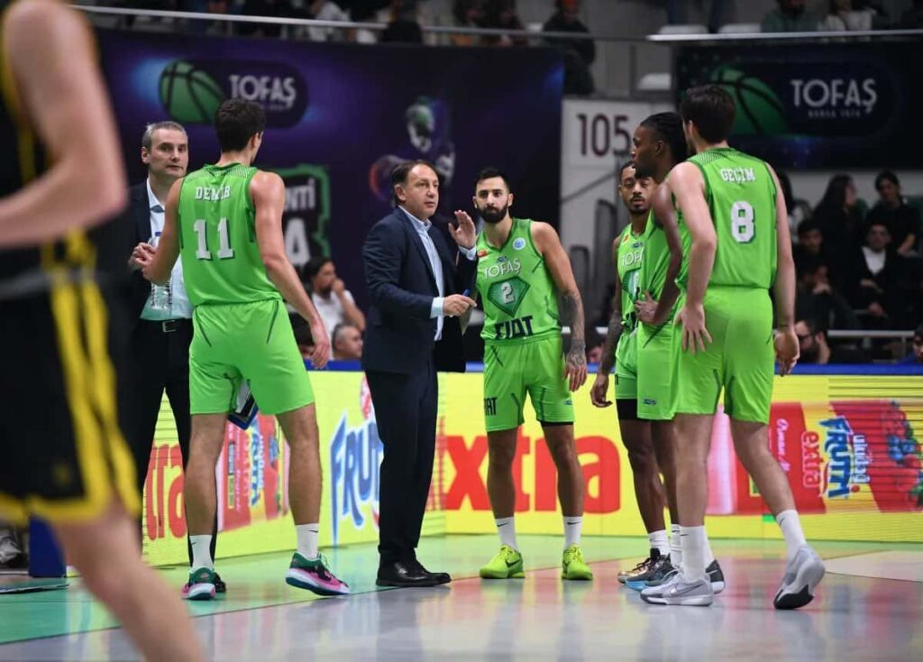 Tofaş, Türkiye Sigorta Basketbol Süper Lig'nin 14 haftasında  ağırladığı Yukatel Merkezefendi Basket'i  maçın normal süresinde 91 -80 mağlup etmeyi başardı. 