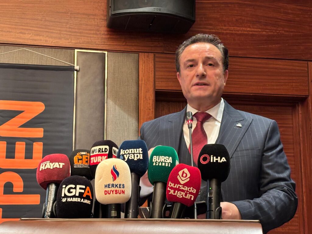 Bursa, 17 Ocak’ta İnşaat Müteahhitleri Sanayici ve İş İnsanları Derneği (İMSİAD) tarafından düzenlenen “Her Yönüyle Kentsel Dönüşüm Zirvesi” ile önemli bir etkinliğe ev sahipliği yaptı. Hilton Otel’de gerçekleşen zirve, Türkiye’nin deprem gerçeğiyle yüzleştiği ve güvenli yapılar inşa etmenin toplumsal bir zorunluluk olarak görüldüğü bir dönemde, sektörel ve toplumsal iş birliği adına kritik adımların atıldığı bir platform oldu.