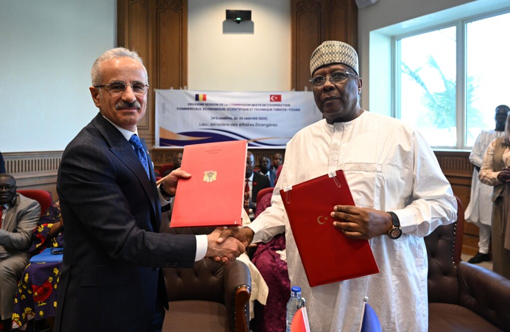 Ulaştırma ve Altyapı Bakanı Abdulkadir Uraloğlu, Türkiye-Çad Karma Ekonomik Komisyon 2. Dönem Toplantısı’na katıldı. Bakan Uraloğlu, “Teknik heyetlerimiz, bilim, sanayi ve teknoloji, ulaştırma alanlarında iş birliğini değerlendirdi. İş birliğini sürdürmek ve daha ileri taşımak hususunda mutabık kaldık.” dedi.