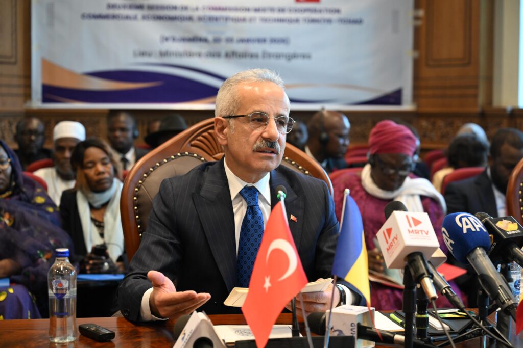 Ulaştırma ve Altyapı Bakanı Abdulkadir Uraloğlu, Türkiye-Çad Karma Ekonomik Komisyon 2. Dönem Toplantısı’na katıldı. Bakan Uraloğlu, “Teknik heyetlerimiz, bilim, sanayi ve teknoloji, ulaştırma alanlarında iş birliğini değerlendirdi. İş birliğini sürdürmek ve daha ileri taşımak hususunda mutabık kaldık.” dedi.