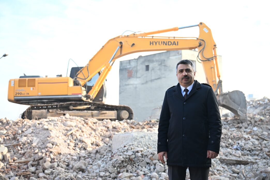 Yıldırım’da en önemli gündemin kentsel dönüşüm olduğuna işaret eden Yıldırım Belediye Başkanı Oktay Yılmaz, deprem riski altındaki güvensiz ve sağlıksız konutları yıkarak yerine; modern, güvenli ve sağlıklı konutlar inşa ettiklerini ifade etti.