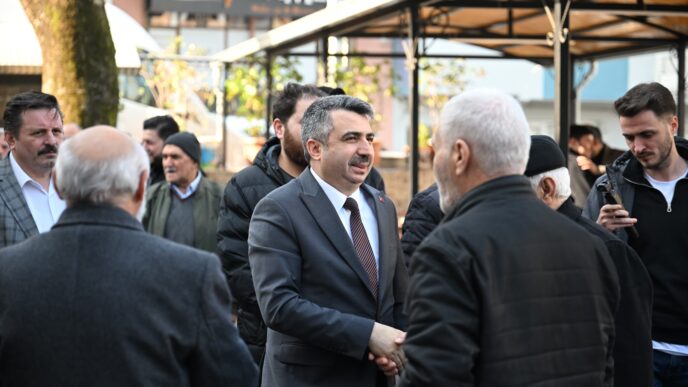 Yıldırım Belediye Başkanı Oktay Yılmaz, Doktor Sadık Ahmet Gençlik ve Spor Merkezi’ndeki çalışmaları inceledi ve mahalle ziyaretleri kapsamında Selçukbey Mahallesi sakinleriyle buluşup istek ve önerilerini dinledi.