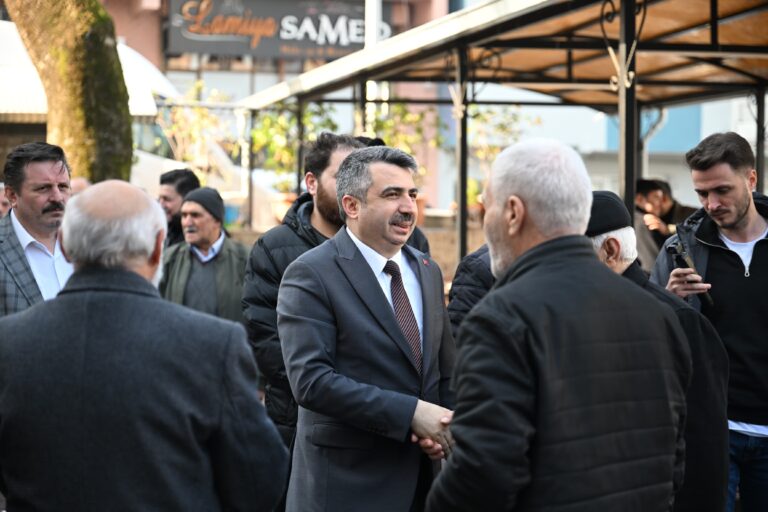 Yıldırım Belediye Başkanı Oktay Yılmaz, Doktor Sadık Ahmet Gençlik ve Spor Merkezi’ndeki çalışmaları inceledi ve mahalle ziyaretleri kapsamında Selçukbey Mahallesi sakinleriyle buluşup istek ve önerilerini dinledi.