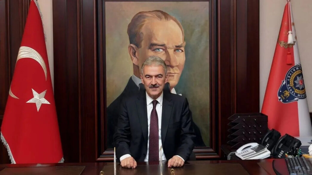 Bursa Valisi Erol Ayyıldız, 10 Ocak Çalışan Gazeteciler Günü'nü kutladı. Erol Ayyıldız, yayımladığı mesajında gazetecilik mesleğinin toplumsal faydasına dikkat çekti.