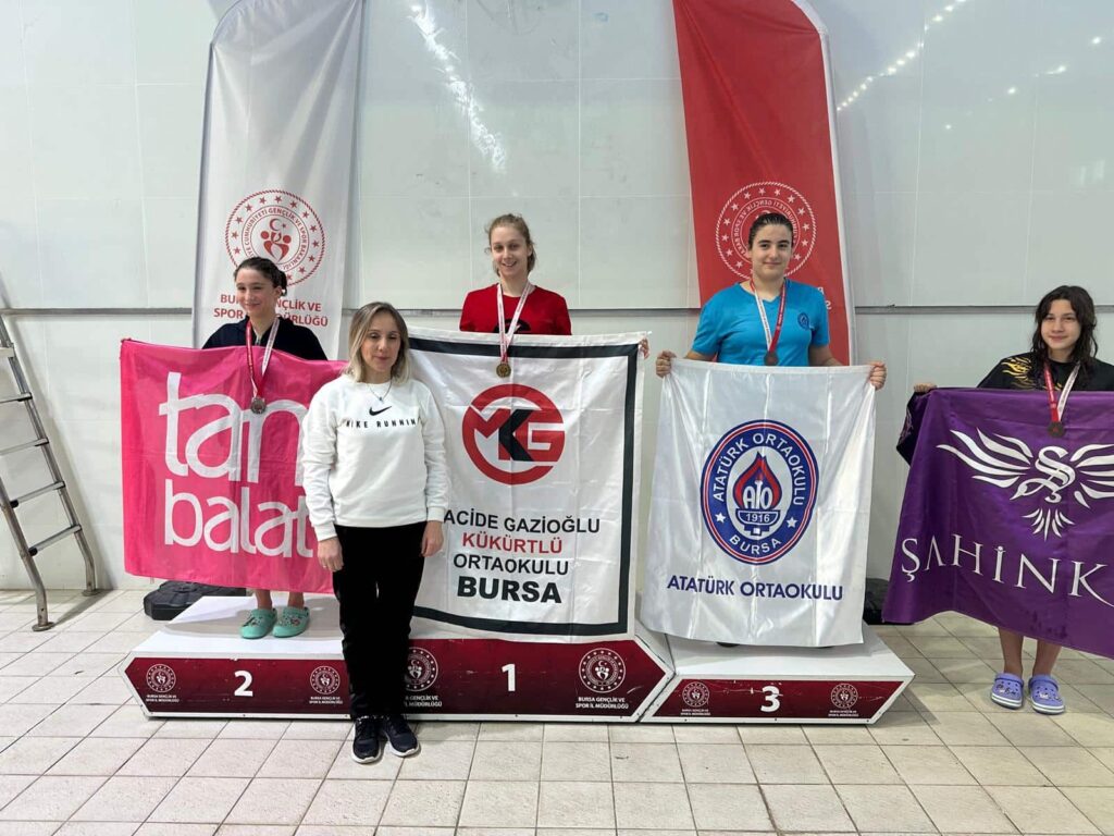 Gençlik ve Spor İl Müdürlüğü tarafından düzenlenen 2024/2025 Eğitim-Öğretim Yılı Okul Sporları Yıldızlar Yüzme Bursa İl Birinciliği yarışmalarında Bursa Atatürk Orta Okulu öğrencilerinin başarıları dikkat çekti. 