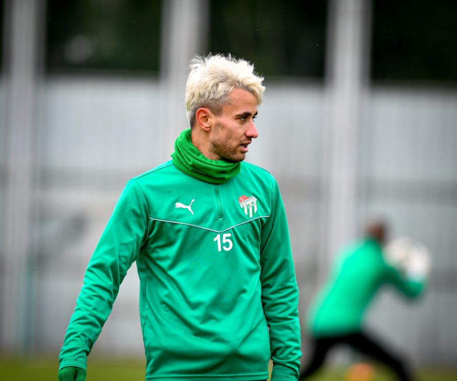 Bursaspor sahasında Düzcespor ile oynayacağı maçın hazırlıklarına Teknik Direktör Pablo Martin Batalla gözetiminde sabah saatlerinde Özlüce İbrahim Yazıcı Tesisleri’nde yaptığı antrenmanla devam etti.