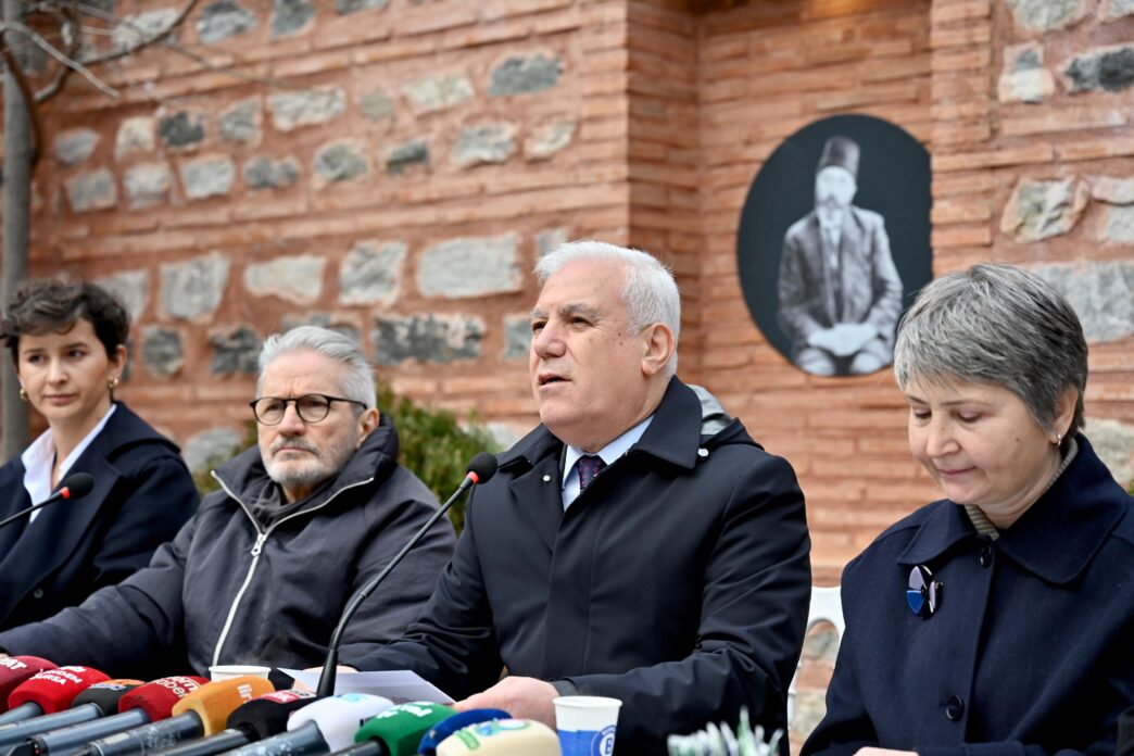  Bursa Büyükşehir Belediyesi tarafından sanatçıların özgün üretimlerini desteklemek ve sanatçılarla halkı buluşturmak amacıyla 4-12 Şubat tarihleri arasında ‘Bursa Sanat Çalıştayı’ düzenleniyor. Yenilenen yüzüyle hizmete açılan Mehmet Âkif Ersoy Kültürevi’nde gerçekleşecek çalıştay, bu yıl resim sanatının yaşamın her alanına nüfuz etmesini amaçlıyor.