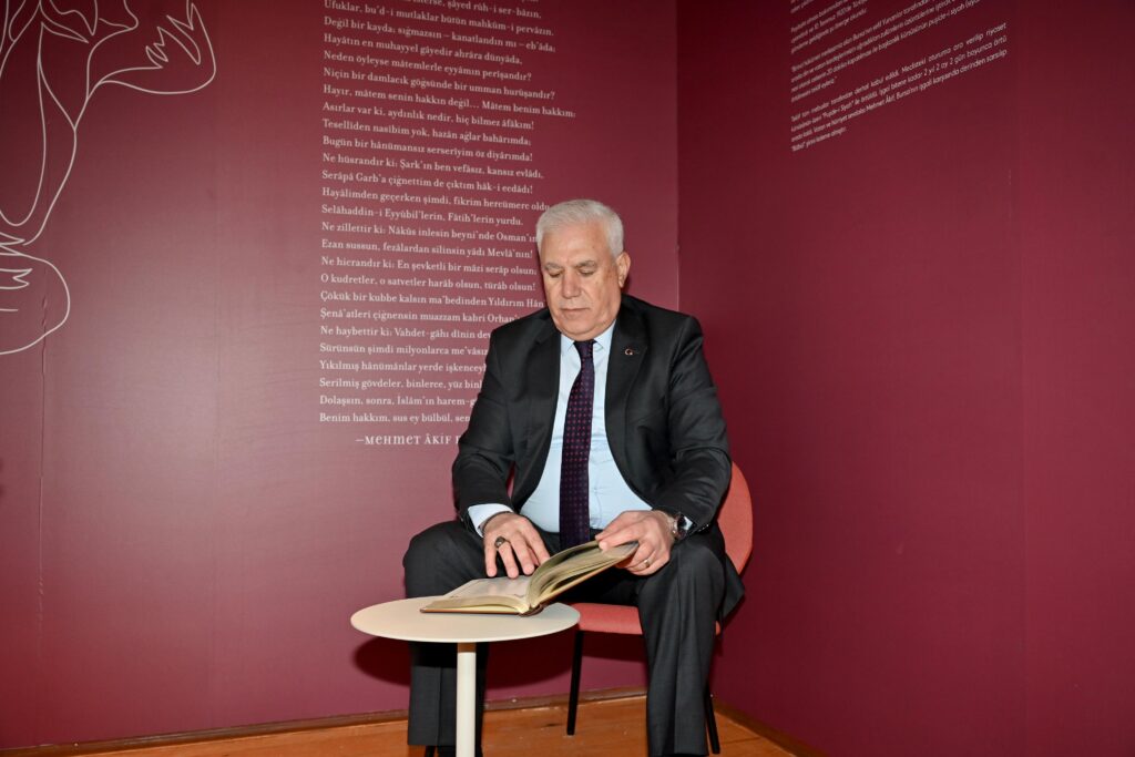  Bursa Büyükşehir Belediyesi tarafından sanatçıların özgün üretimlerini desteklemek ve sanatçılarla halkı buluşturmak amacıyla 4-12 Şubat tarihleri arasında ‘Bursa Sanat Çalıştayı’ düzenleniyor. Yenilenen yüzüyle hizmete açılan Mehmet Âkif Ersoy Kültürevi’nde gerçekleşecek çalıştay, bu yıl resim sanatının yaşamın her alanına nüfuz etmesini amaçlıyor.