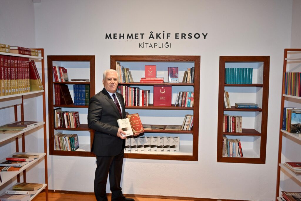  Bursa Büyükşehir Belediyesi tarafından sanatçıların özgün üretimlerini desteklemek ve sanatçılarla halkı buluşturmak amacıyla 4-12 Şubat tarihleri arasında ‘Bursa Sanat Çalıştayı’ düzenleniyor. Yenilenen yüzüyle hizmete açılan Mehmet Âkif Ersoy Kültürevi’nde gerçekleşecek çalıştay, bu yıl resim sanatının yaşamın her alanına nüfuz etmesini amaçlıyor.