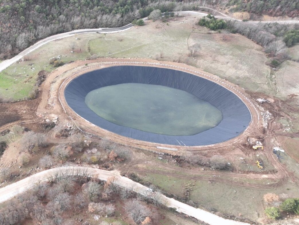 Bursa Büyükşehir Belediyesi tarafından kırsal kalkınmanın sağlanması hedefiyle Orhaneli, Keles, İnegöl, Gemlik ve İznik ilçelerine sulama göletleri kazandırılıyor. BUSKİ aracılığıyla yapılan yatırımlar sayesinde yaklaşık 2.000 dekarlık tarım arazisi sulama suyuyla buluşturulacak.