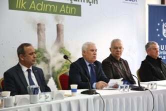  Bursa Büyükşehir Belediyesi, halk sağlığını merkeze alan önemli bir adım daha atarak Gençlik ve Aile Destek Merkezi bünyesinde Sigara Bırakma Danışmanlığı Birimi’ni hizmete açtı.