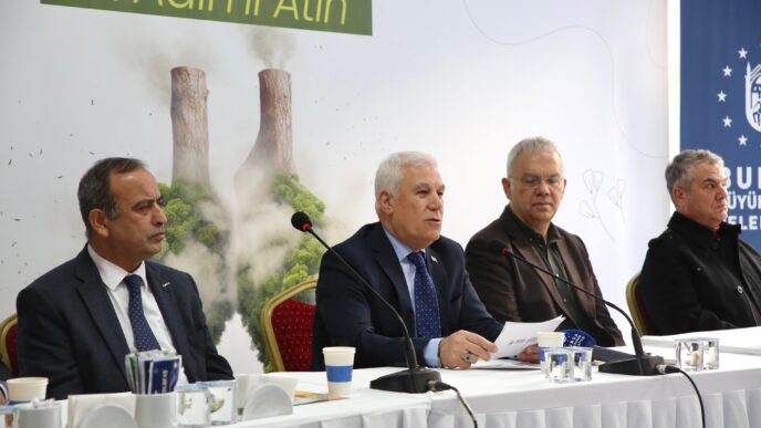  Bursa Büyükşehir Belediyesi, halk sağlığını merkeze alan önemli bir adım daha atarak Gençlik ve Aile Destek Merkezi bünyesinde Sigara Bırakma Danışmanlığı Birimi’ni hizmete açtı.