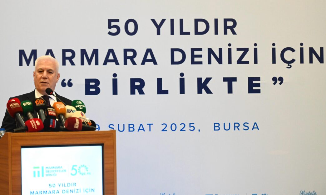Bursa Büyükşehir Belediye Başkanı Mustafa Bozbey, Marmara Denizi’nin "Ben ölüyorum, can çekişiyorum. Bir şeyler yapın. Tedbirleri etkili bir şekilde alın" dediğini söyleyerek, “Marmara’nın çığlığını duymazdan gelemeyiz. Yerel ve genel idarenin kol kola girerek, yan yana durarak, çözüm ortağı olarak sorunları aşabileceğine inanıyorum. 'Marmara hepimizin!’ diyerek herkesi bu mücadelede daha aktif olmaya, duyarlı davranmaya ve kararlı adımlar atmaya davet ediyorum” dedi.