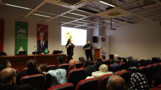 Bursa Büyükşehir Belediyesi Sağlık İşleri Dairesi Başkanlığı, Afet İşleri Dairesi Başkanlığı ve İtfaiye Dairesi Başkanlığı iş birliğiyle özel gereksinimli bireylere yönelik ‘Temel afet bilinci, ilkyardım ve yangın önleme’ eğitimi düzenlendi.