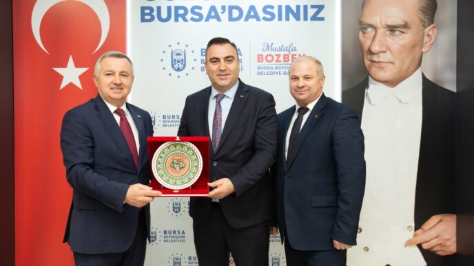 Moldova’nın Ankara Büyükelçisi Dmitri Croitor’u ağırlayan Bursa Büyükşehir Belediyesi Başkanvekili Mehmet Aydın Saldız, iki ülkenin kentleri arasında ilişkilerin artarak devam etmesi gerektiğini söyledi.