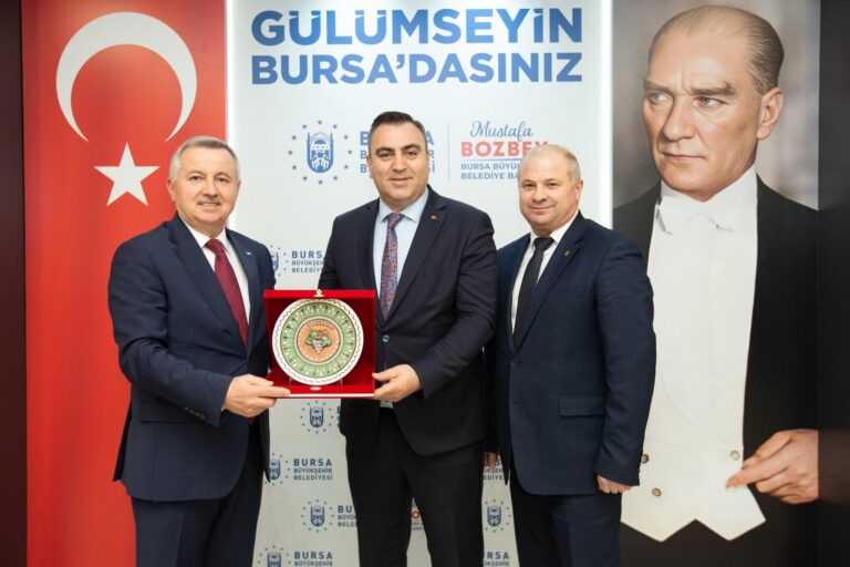 Moldova’nın Ankara Büyükelçisi Dmitri Croitor’u ağırlayan Bursa Büyükşehir Belediyesi Başkanvekili Mehmet Aydın Saldız, iki ülkenin kentleri arasında ilişkilerin artarak devam etmesi gerektiğini söyledi.
