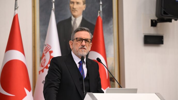 Rehberlik ve Teftiş Başkanlığı tarafından, Bursa Ticaret ve Sanayi Odası (BTSO) ev sahipliğinde “İş Teftiş Faaliyetleri Farkındalık Bilgilendirme Toplantısı” düzenlendi. BTSO Yönetim Kurulu Başkanı İbrahim Burkay, “Denetime dönük çalışmaları, işletmelerimize yük getiren bir zorunluluk olarak değil, eksikliklerimizi görmemizi sağlayan bir rehberlik hizmeti olarak değerlendirmeliyiz. Bu farkındalığın artmasına katkı sağlayan Rehberlik ve Teftiş Başkanlığımıza teşekkür ediyorum.” dedi.