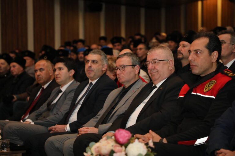 Kuva-yi Milliye öncülerinden Milli Mücadele’nin neferi Edremit Kaymakamı Köprülülü Hamdi Bey için şehit edildiği Biga’da anma töreni düzenlendi. Edremit Belediye Başkanı Mehmet Ertaş, şehit edilişinin 105. Yılında “Akbaş Kahramanı” Edremit Kaymakamı Köprülülü Hamdi Bey’in kabrini ziyaret etti.